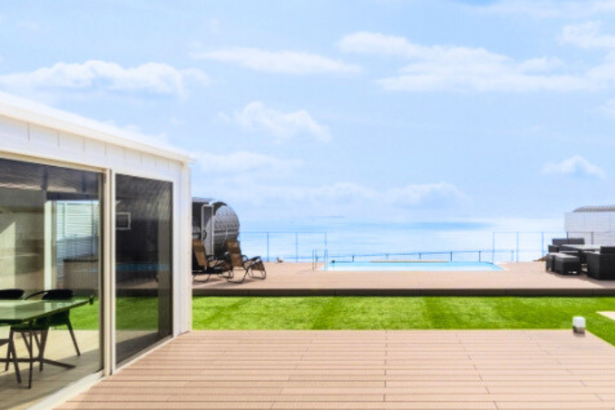 自然と建築が共鳴するこの場所で、"刻"を愛おしく感じる旅を。全棟貸切型の本施設は、静けさと贅沢さを兼ね備えた、新しいリトリート滞在を叶えます。