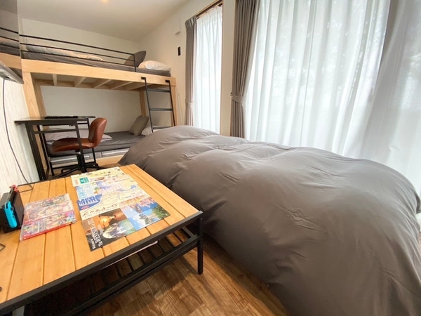 ２段ベットにベットが１つ、３名程宿泊が可能になります。