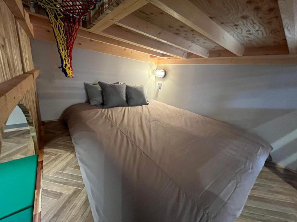 秘密基地感のある寝室。お子様は大興奮ですね。