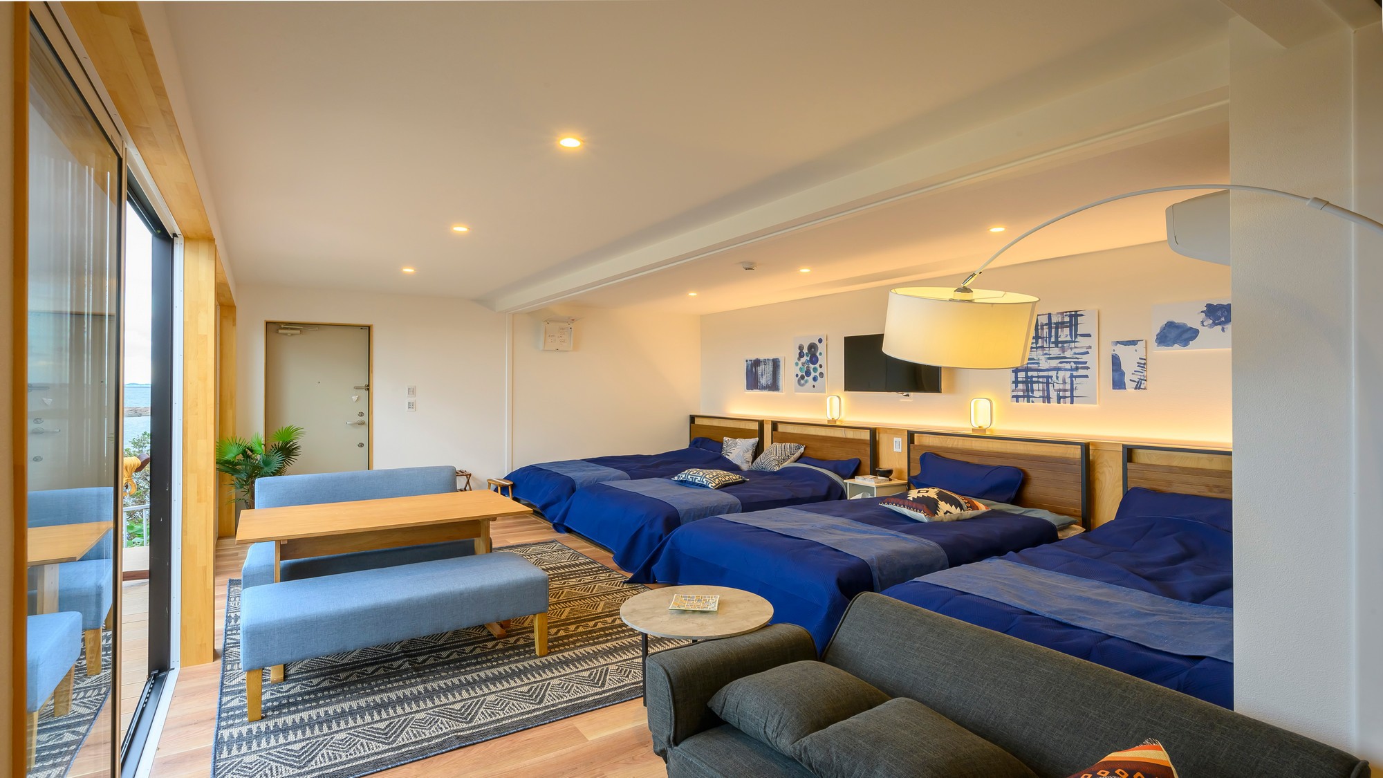 合計３パターンの内観でコンセプトはアジアンテイスト、お客様の好みでお部屋を選べて楽しい宿泊経験ができます。