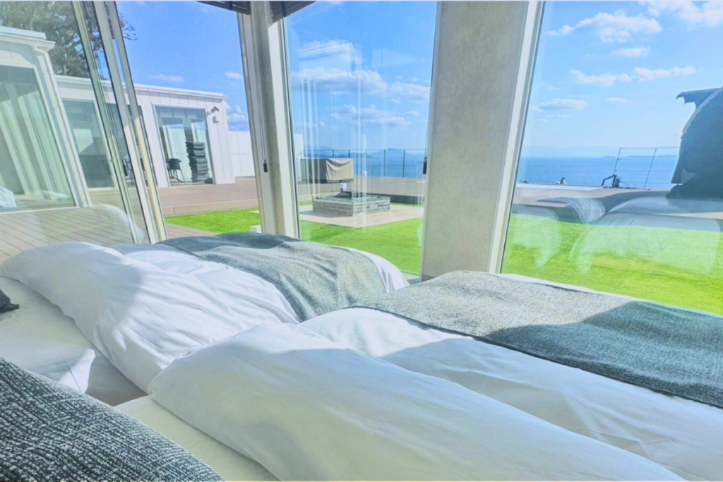 メガボックス建築事例：「福岡の離島」 離島リトリート×絶景オーシャンビュー ヴィラ型宿泊施設「MEGABOX」