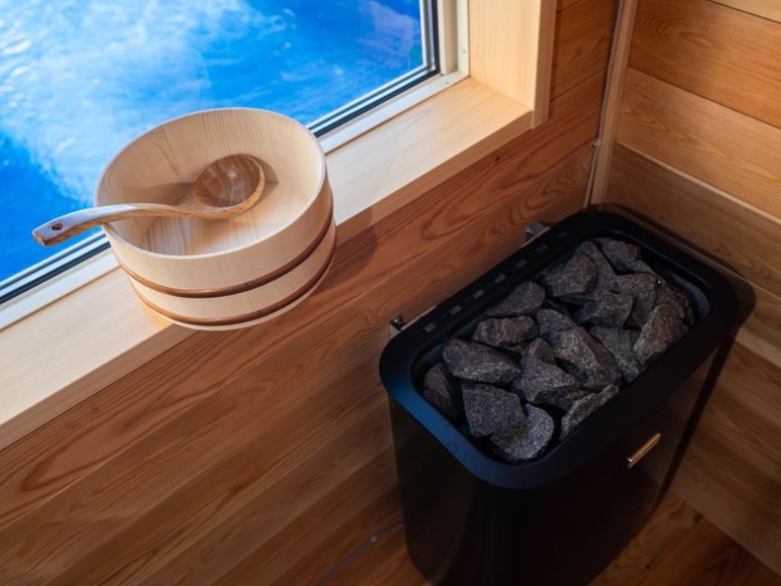 プールとサウナから直接別荘内に行き来することもできます。