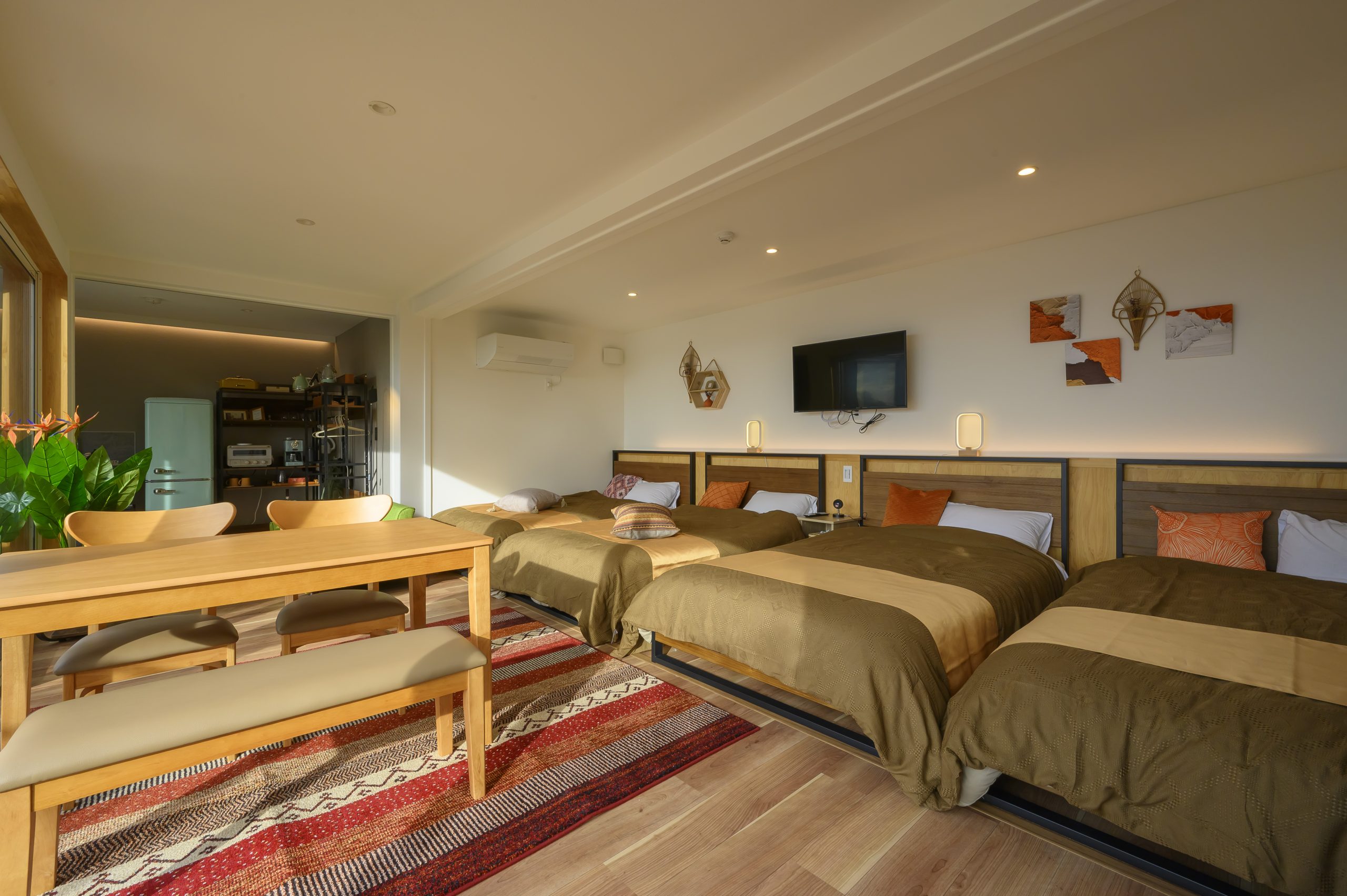 こちらは別の棟のデザインです。アジアンテイストでお洒落な内観です。