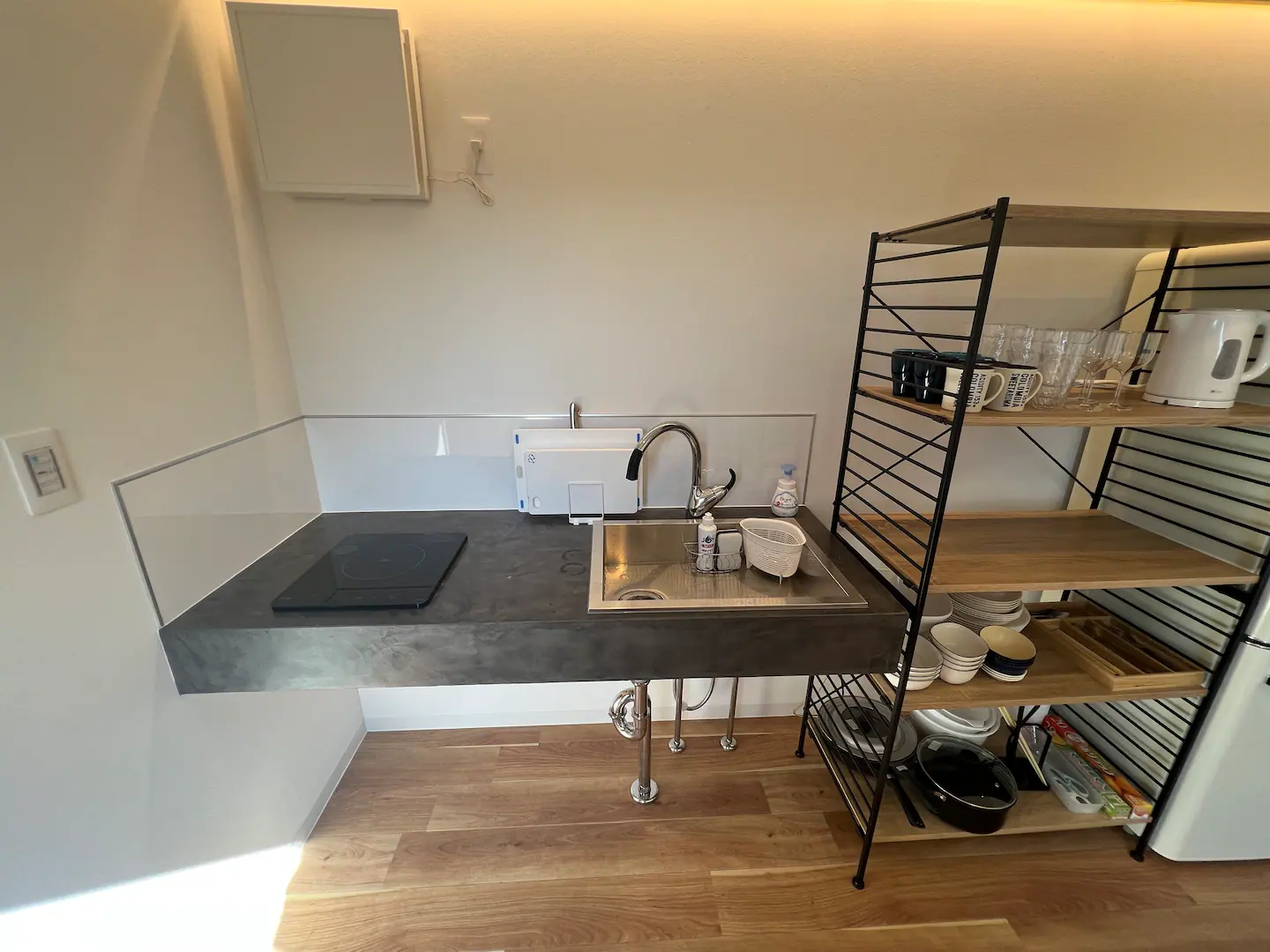 キッチンは自社オリジナル製品のモールテックスキッチンです。どんな内装にもあうシンプルでもお洒落なキッチン