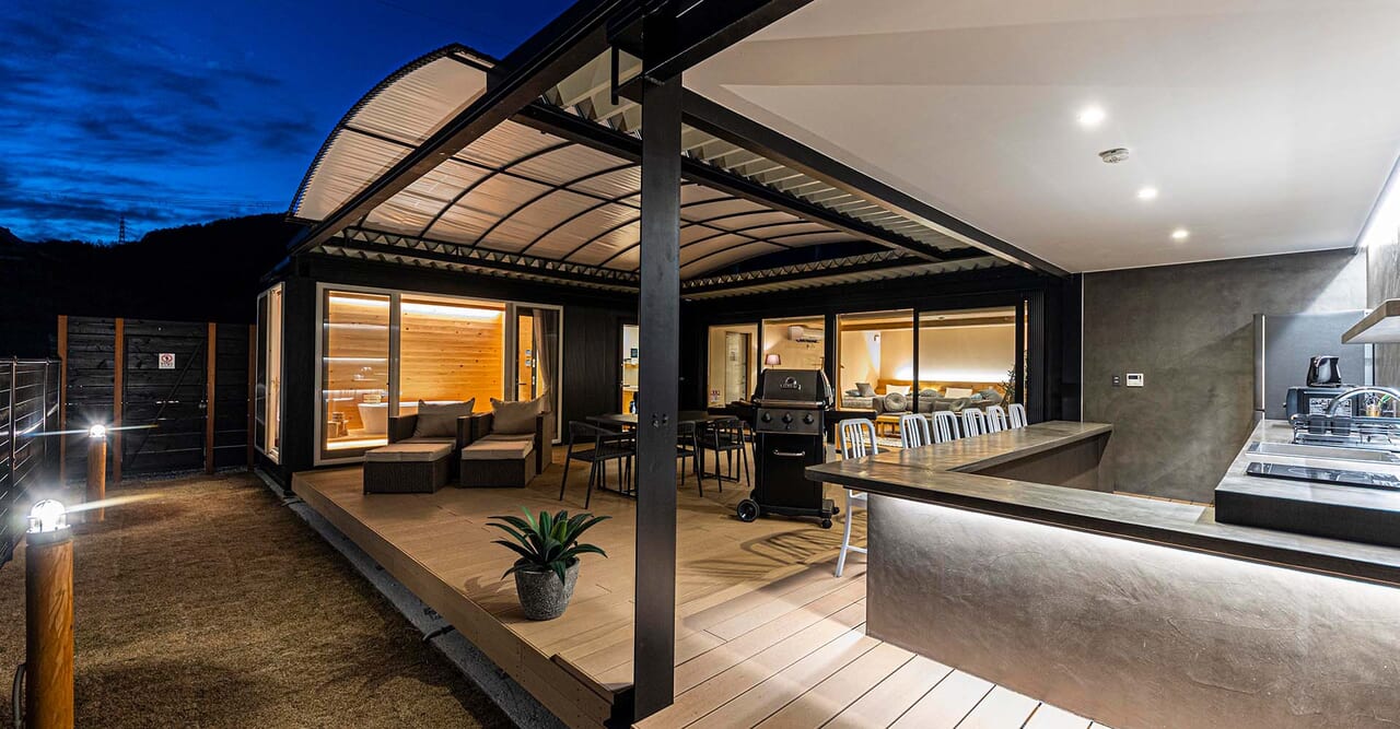 最大４名宿泊できる施設です。BARカウンターもあるのでここでお酒を飲みながら普段たまったストレスを解消する。