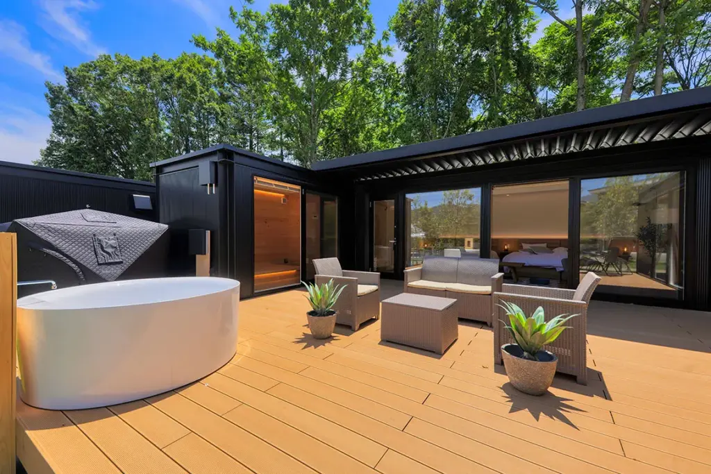 メガボックス建築事例：「山梨県」アウトドア＆サウナを体験できるグランピング（宿泊施設）「MEGABOX」