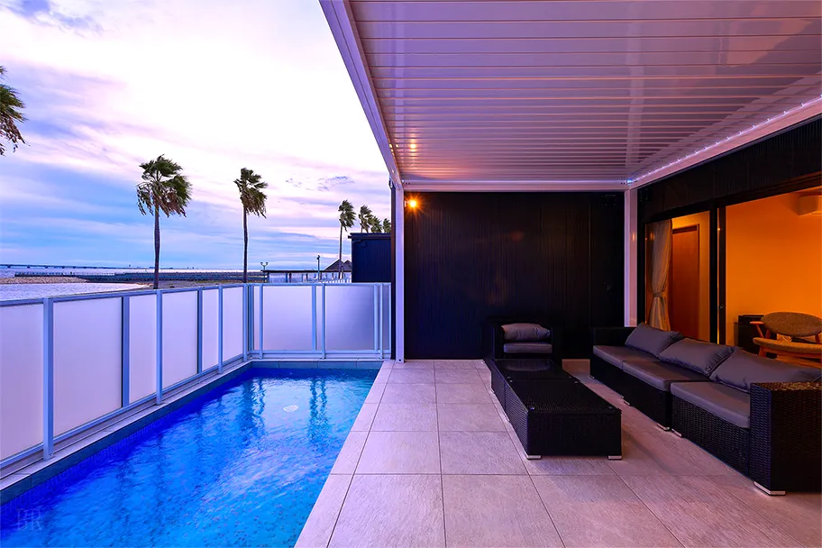 メガボックス建築事例：「大阪府」全室オーシャンビューのプライベートプール＆ドッグラン付きコテージ（宿泊施設）「MEGABOX」