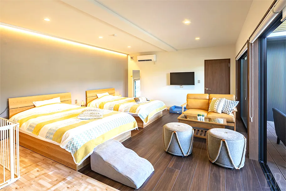 愛犬もゆったり過ごせる、広々とした客室空間をデザイン。家族みんなが快適に寛げるよう、素材やレイアウトにもこだわりました。