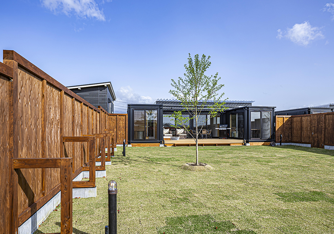 広い芝の空間は犬が大喜び、そして小さなお子様も大喜びなはず、都会では決して味わえないこの環境は非日常の体験をお客様に与えてくれます。