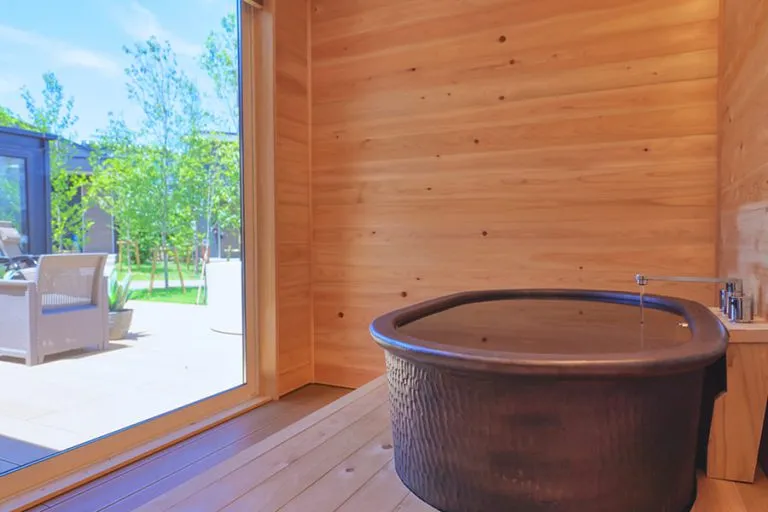 メガボックス建築事例：「山梨県」アウトドア＆サウナを体験できるグランピング（宿泊施設）「MEGABOX」