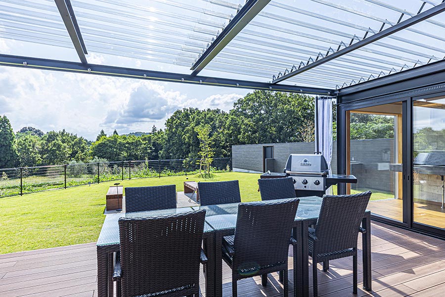 天気のいい日にはお庭でワンちゃんを放し飼いにしてご家族でBBQを楽しむことができます。