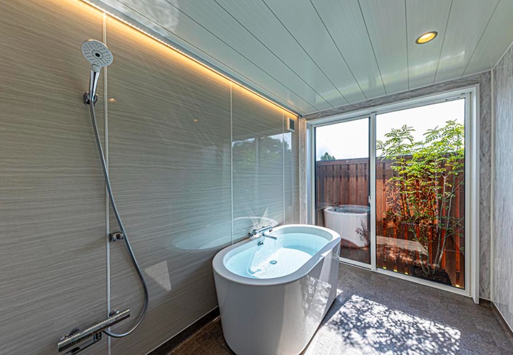 整形感のあるお風呂広々したお風呂ですのでご家族でご入浴が可能になります。