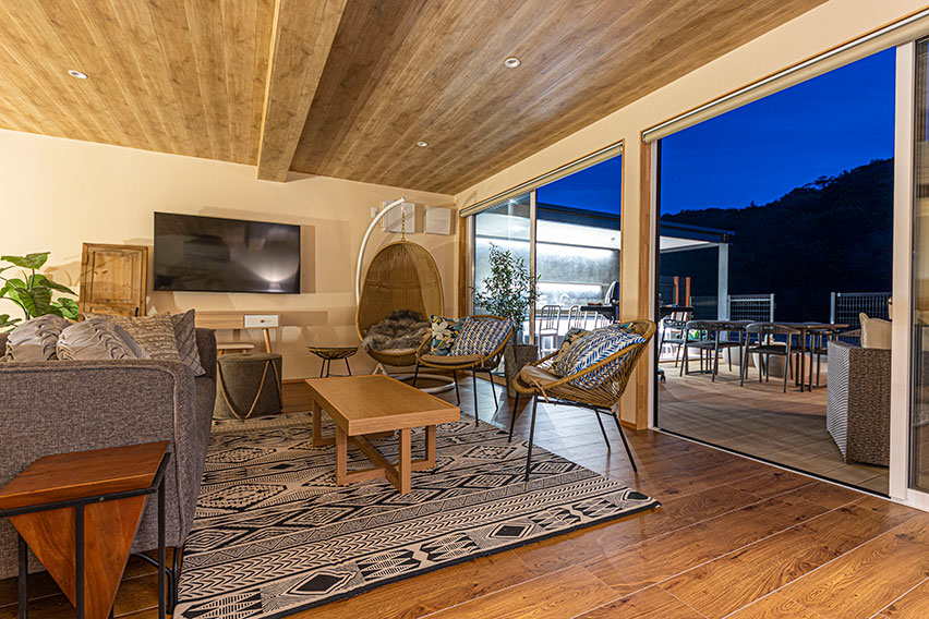 メガボックス建築事例：「兵庫県」淡路島ドッグラン付きドッググランピング（宿泊施設）「MEGABOX」