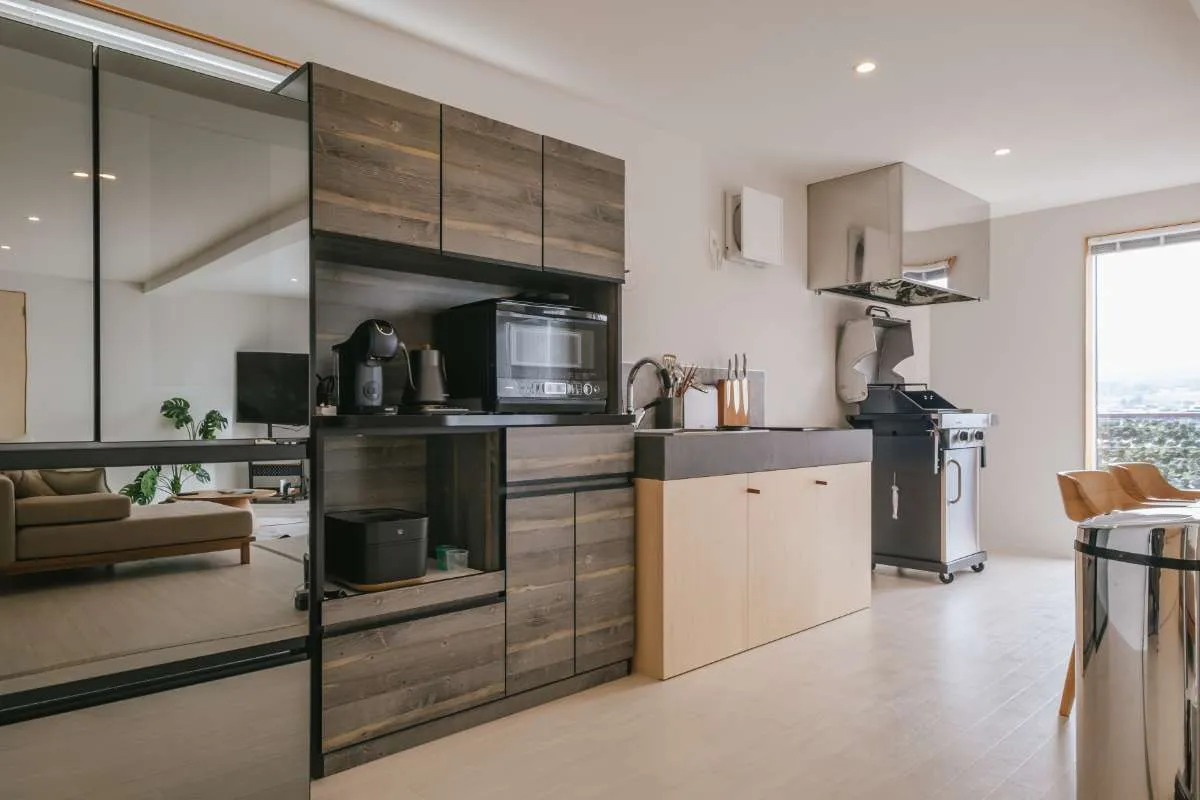 水廻りやグリルで地産地消の食材を味わうことができます。悪天候時にも室内で料理が出来ますので安心です。