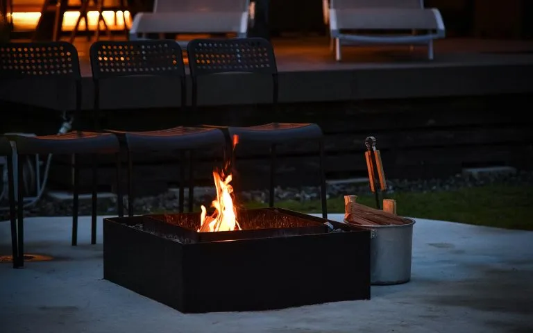 メガボックス建築事例：「岐阜県」大自然の中で好奇心を満たすグランピング施設（宿泊施設）「MEGABOX」