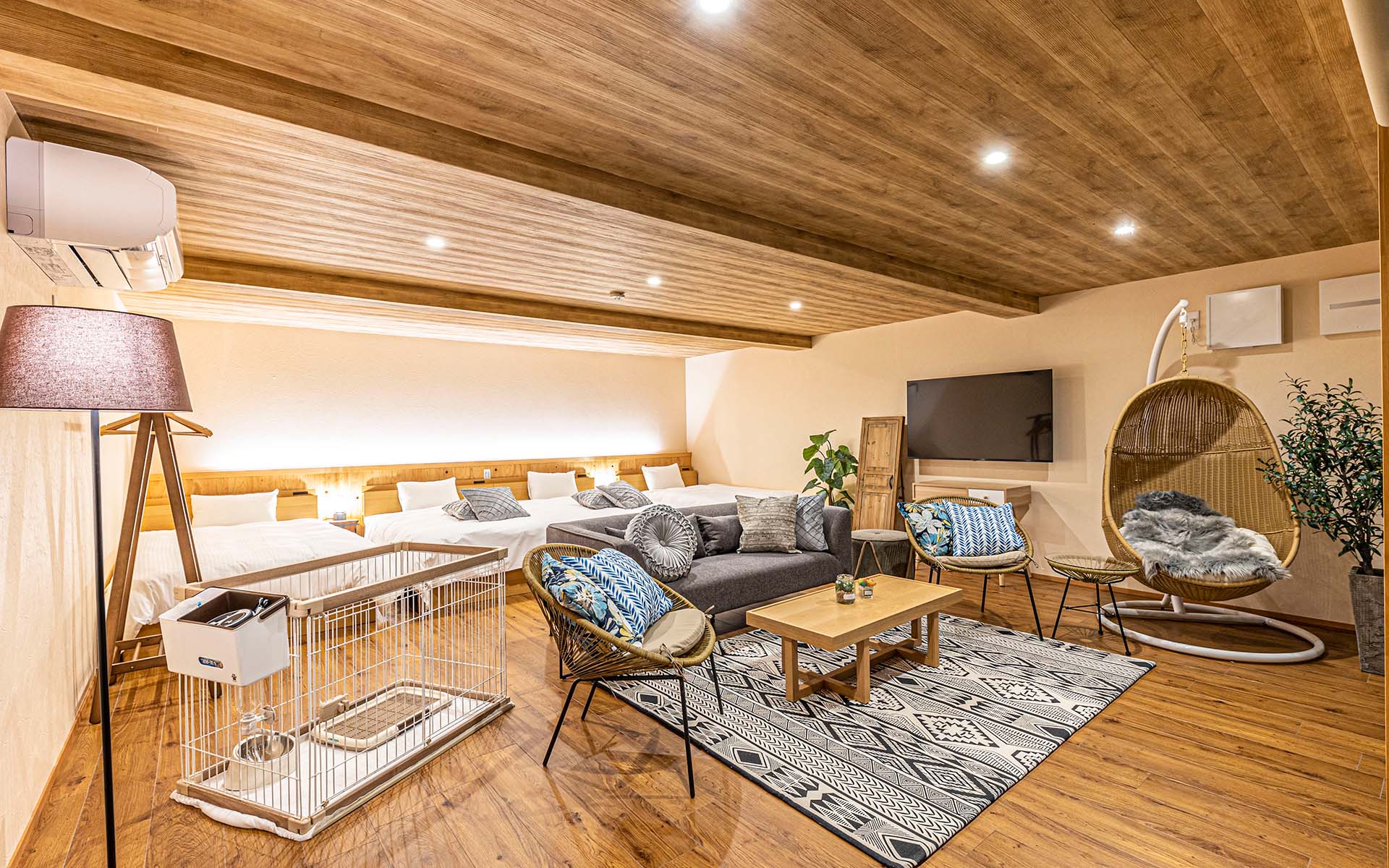 木目調をベースにしたウッディーなデザイン、自然と調和してとてもおしゃれな空間です。