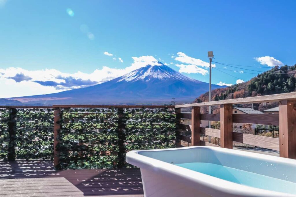 メガボックス建築事例：「山梨県」宿泊施設富士の絶景を眺めながら過ごす「MEGABOX」