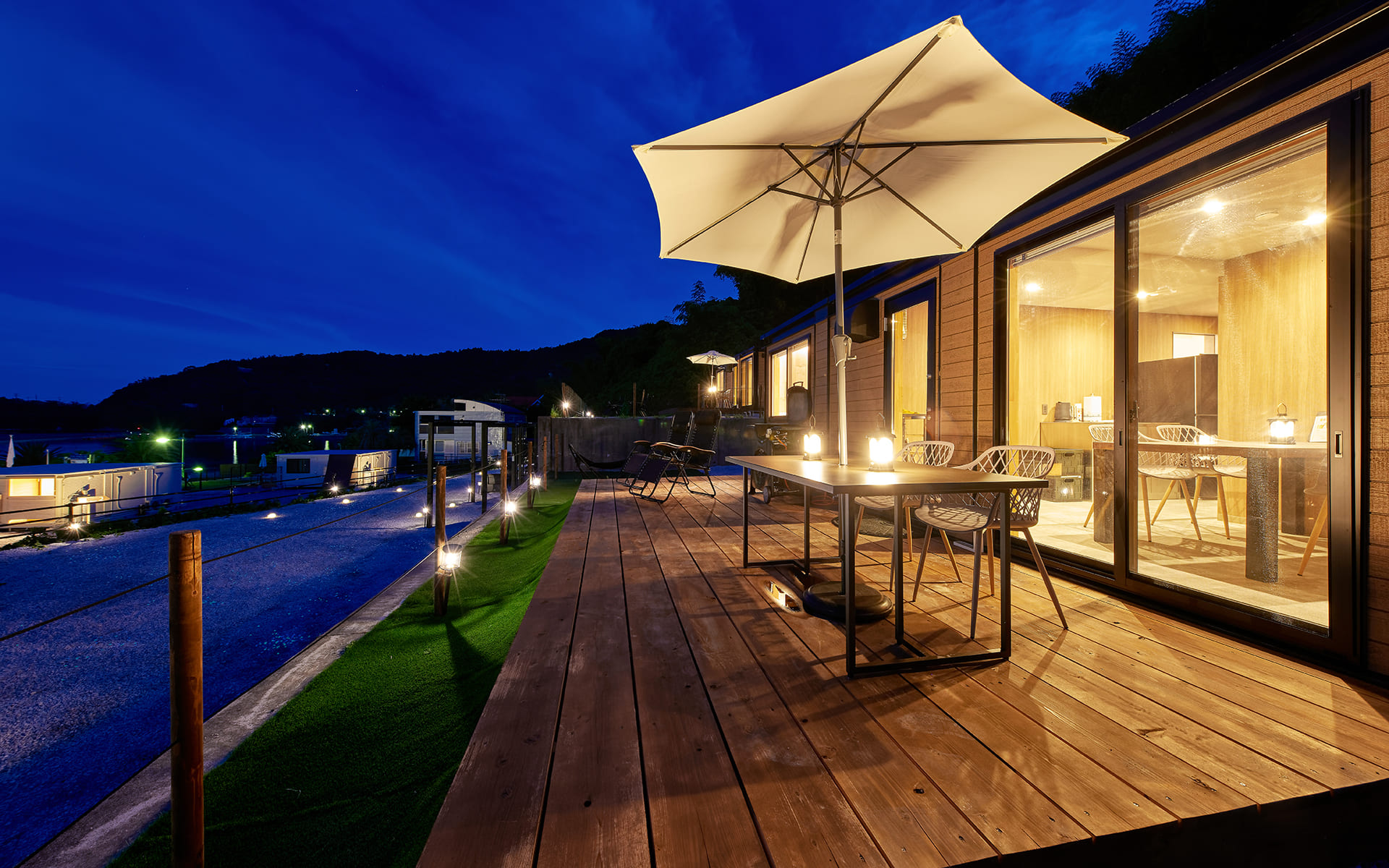 海の音、光の織りなす陰影が非日常感を味合わせてくれます。