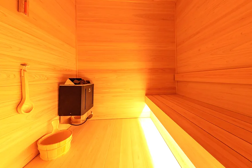 プライベートサウナでゆったりとした時間を過ごすことができます。落ち着いた空間の中で、日常を忘れてリラックスできるひとときをお楽しみいただけます。